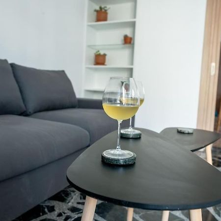 레팀노 Olvia A Breath Away From Old Town Center 아파트 외부 사진