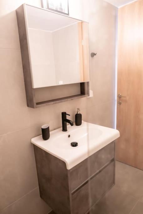레팀노 Olvia A Breath Away From Old Town Center 아파트 외부 사진